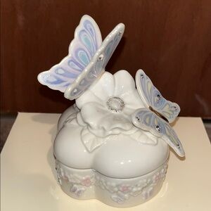 Lenox Collection “Wings of Splendor” Butterfly Porcelain Music Box